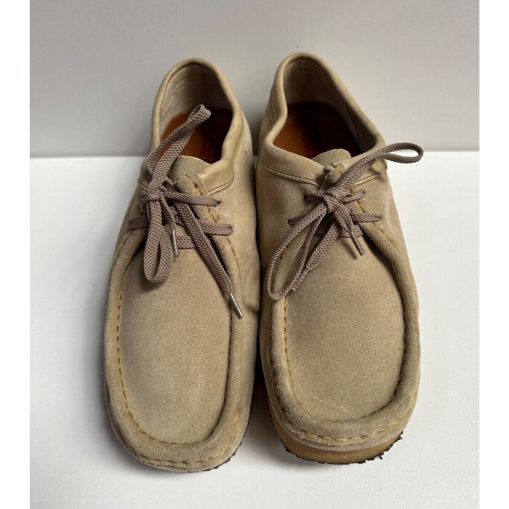 Clarks Wallabe women size 11M suede lace up shoes natural crepe sole style 35395